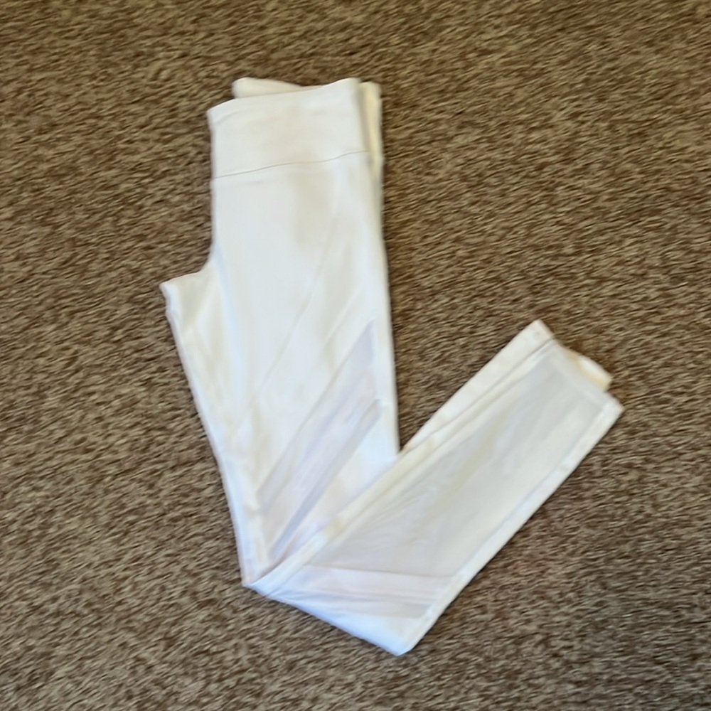 alo white “The Epic” legging, white mesh size S - Picture 7 of 7